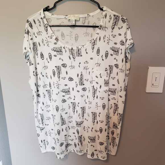 Forever 21 Tops - Plus Size white graphic print pocket tee